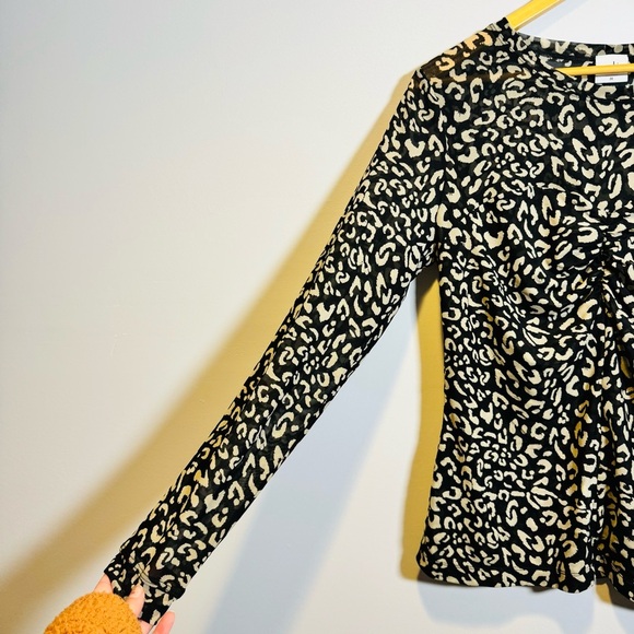 Cabi Sweetheart Top Size Medium Style #4163 Fall 2021 Black Ivory Animal Print - Picture 4 of 11